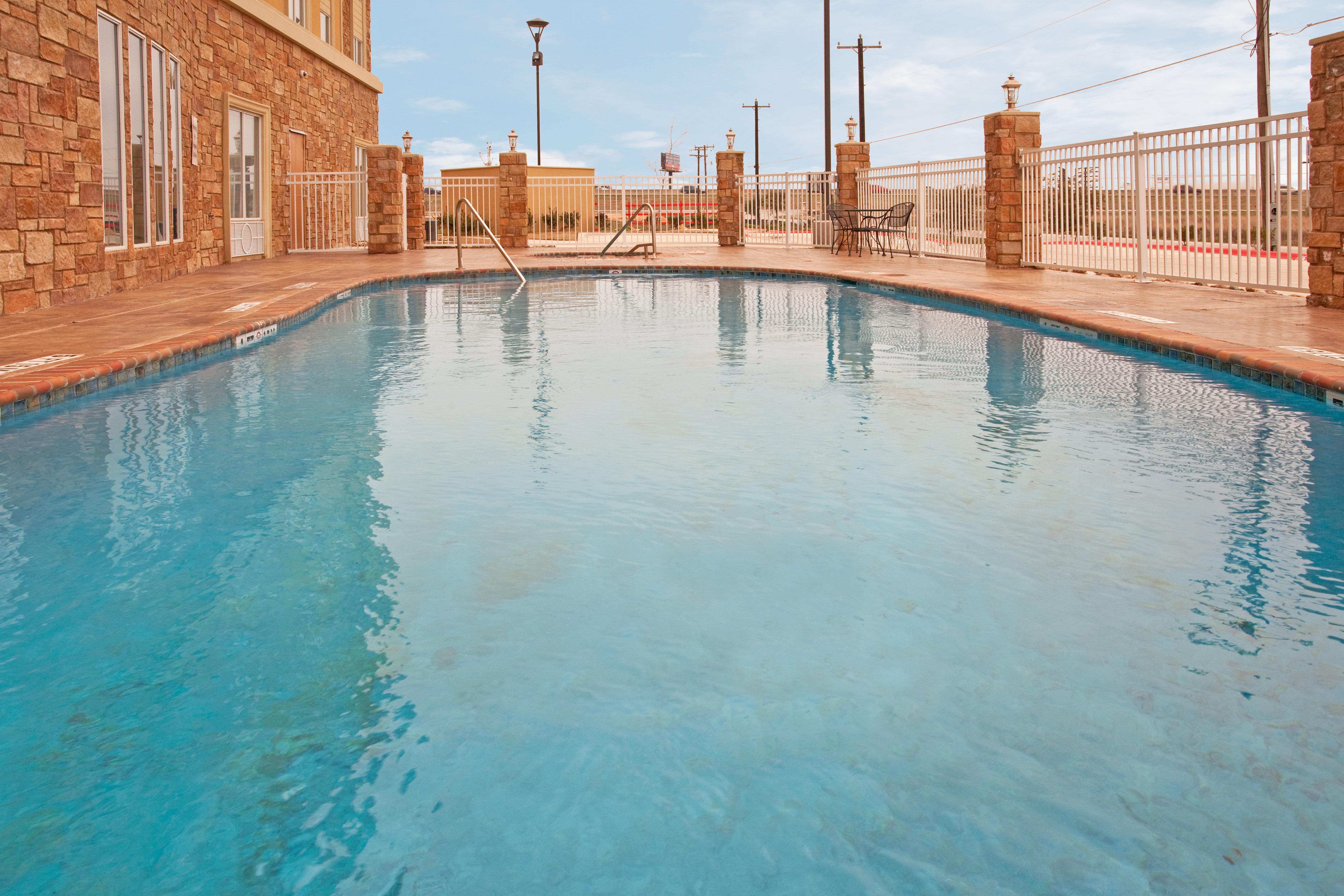 Hotel Express & Austin South-buda By Ihg Buda