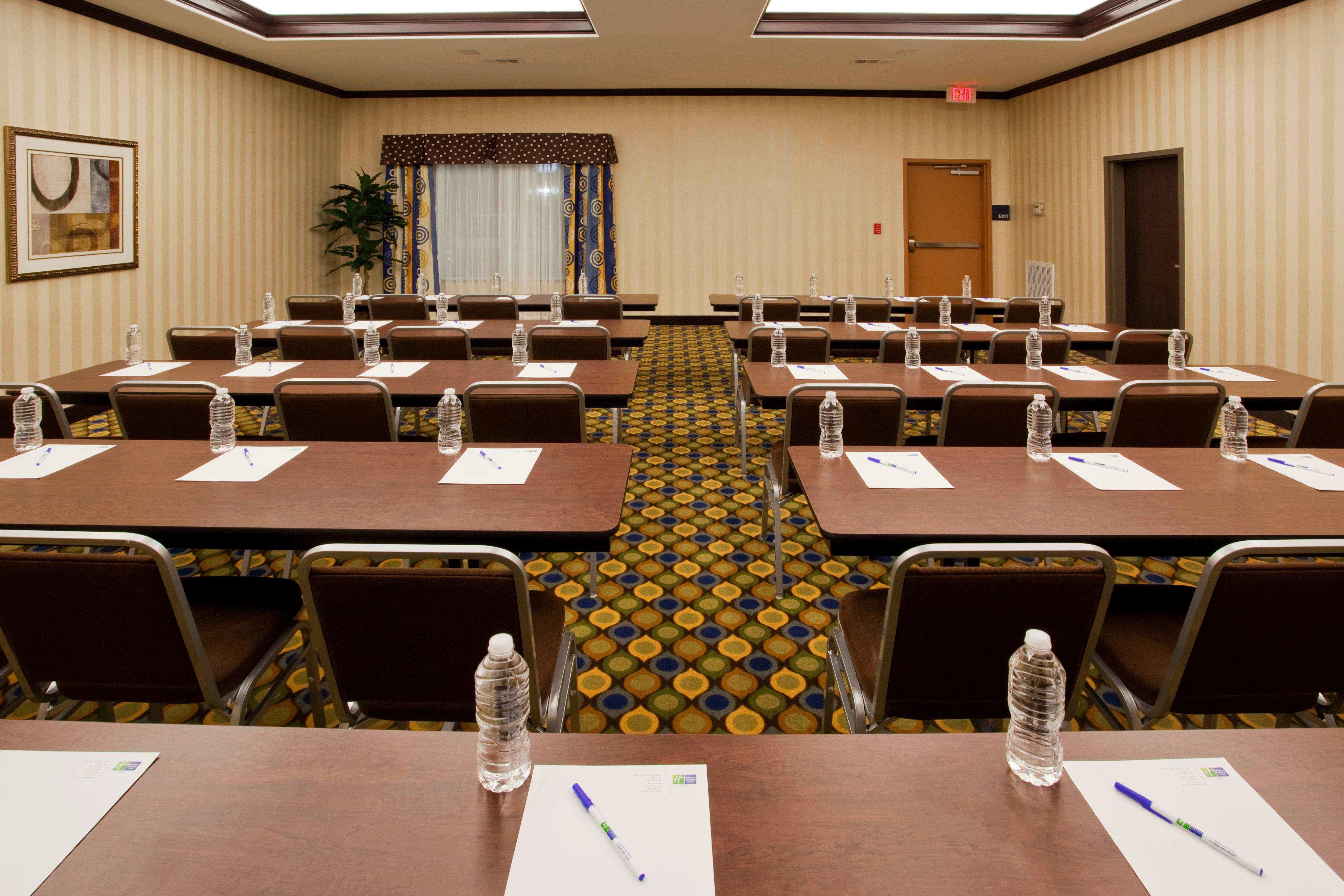 Hotel Express & Austin South-buda By Ihg Buda